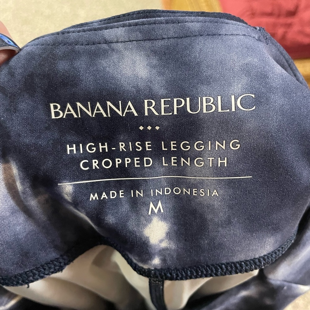 Banana Republic Sz M 7/8 Navy White Tie Dye High Rise Cropped Athletic Leggings - Picture 7 of 8